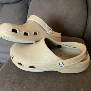Crocs women’s 8 men’s 9